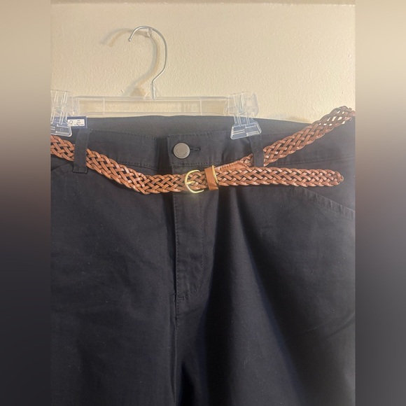 BANDOLINO WOMEN BELTED
MAUREEN STRETCHY CLASSIC
CAPRI LENGTH PANTS Size 16 - Picture 2 of 11